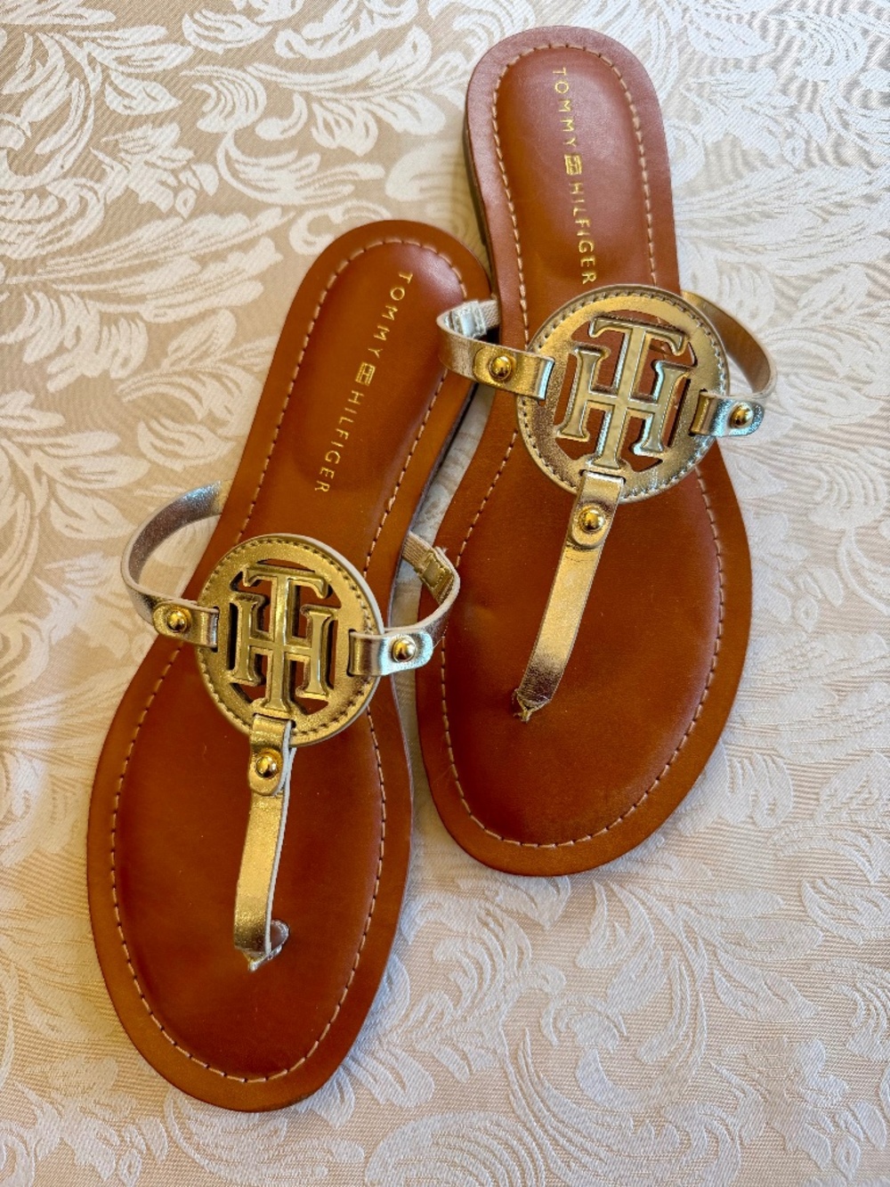 Tommy Hilfiger - Litzy - Gold TStrap Thong Sandals Women's 8 M - TH Logo Flats